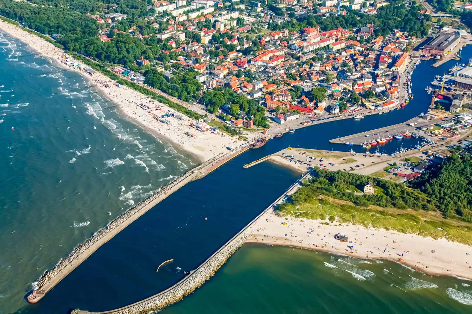 Port Ustka z lotu ptaka od strony morza